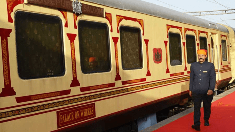 Read more about the article Indian Train Journeys: A Scenic Adventure Through Diverse Landscapes