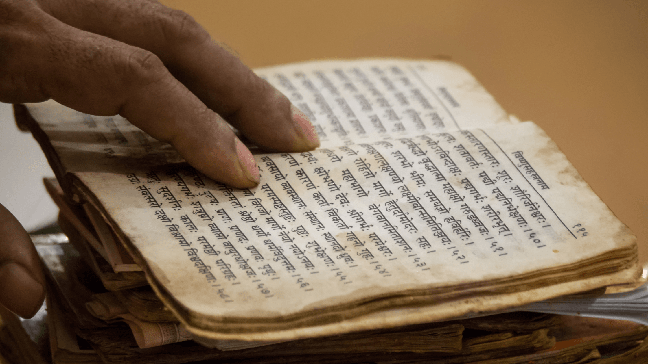 Read more about the article 5 Best Travel Reads by Indian Authors to Take on Your Next Trip