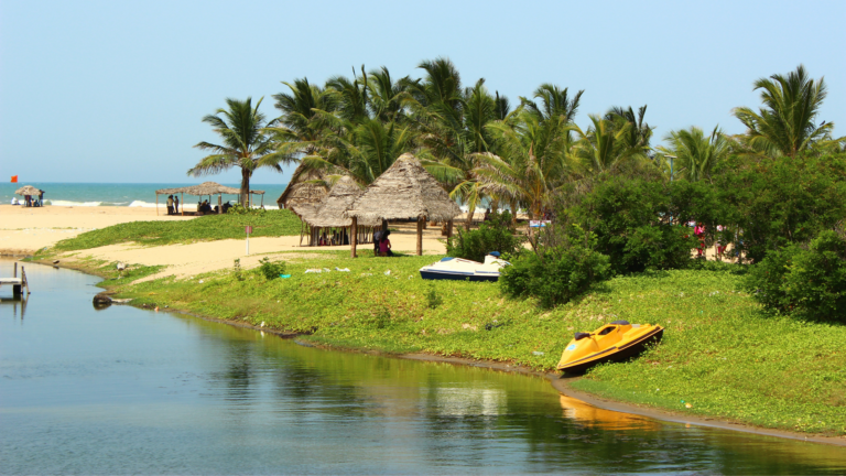 Read more about the article Exploring the Coastal Towns of India: A Guide to Sun, Sand, and Serenity