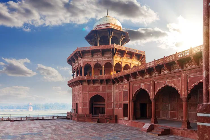 mosque-taj-mahal.webp