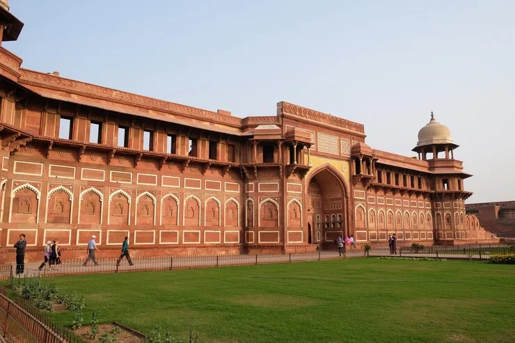 red-fort-agra.webp