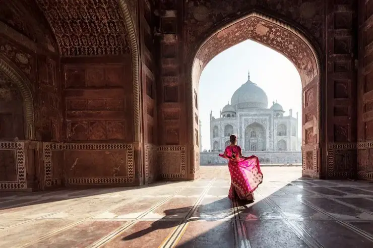 woman-red-saree-sari-taj-mahal (1)